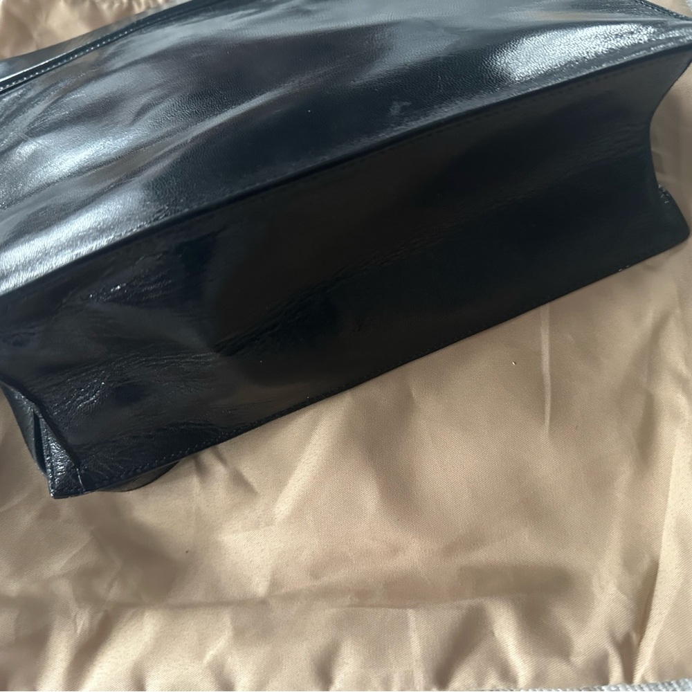 Vintage Gucci Black Leather Bag with Gold Accent - Picture 5 of 7